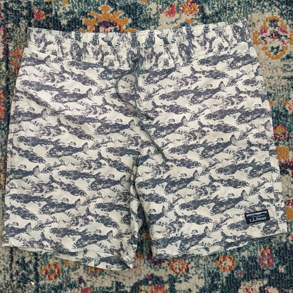L.L.Bean Men's Vacationland Stretch Swim Trunks Lightest Mint Fish Size Med Reg